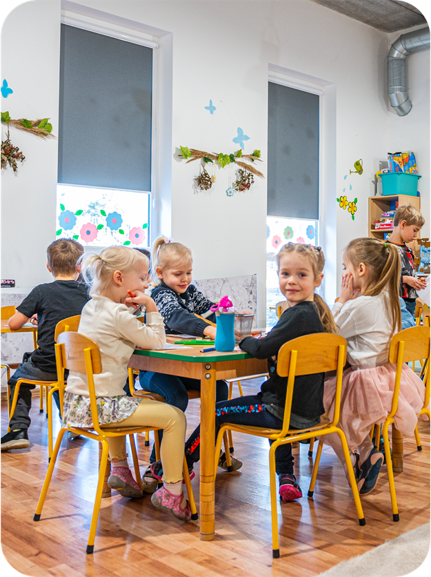 Dzieci w trakcie zajęć w Przedszkolu Językowym Butterfly